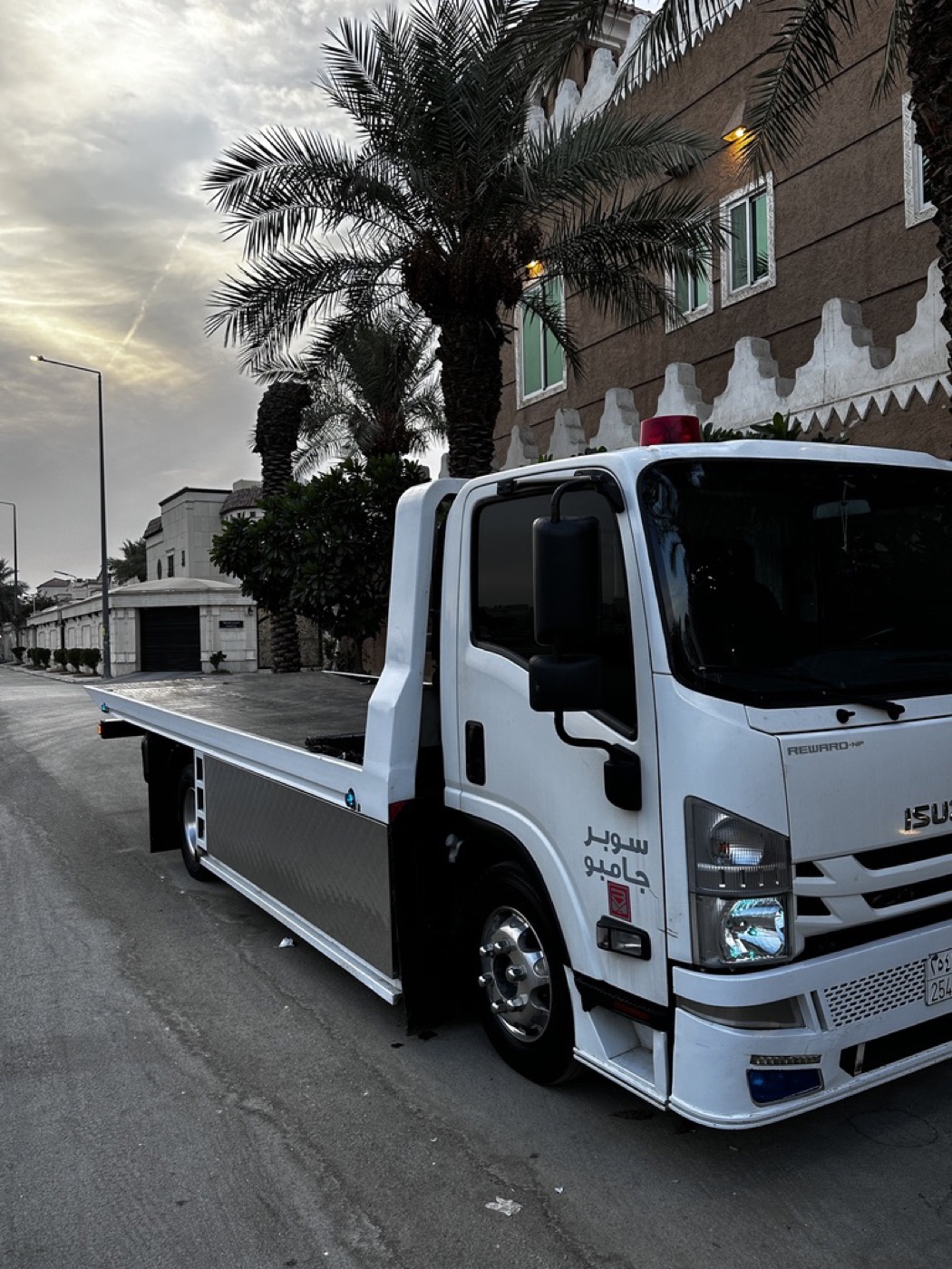 سطحه لنقل السيارات